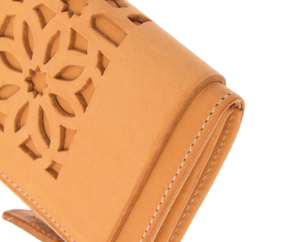 【WEB限定復刻カラー】カットワーク マルチケース 詳細画像 ヌメベージュ 7